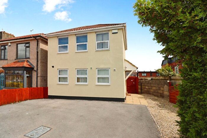 3 Bedroom Detached House For Sale In Halls Road, Kingswood, Bristol, BS15