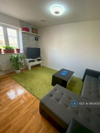 2 Bedroom Flat To Rent In Kings Reach, Slough, SL3