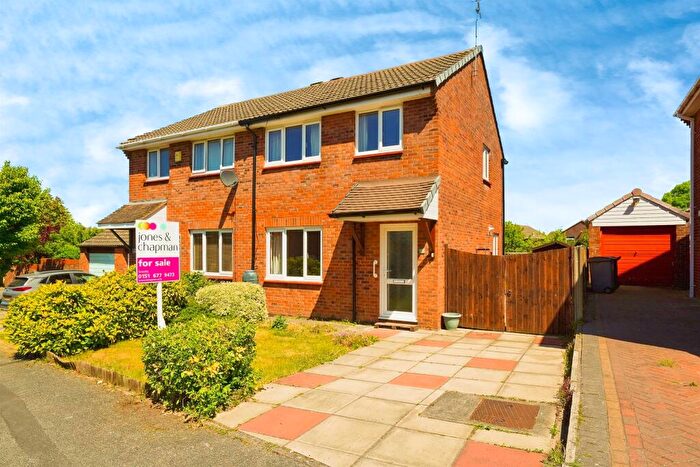 3 Bedroom Semi-Detached House For Sale In Chippenham Avenue, Wirral, CH49