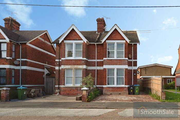 3 Bedroom Semi-Detached House For Sale In East Ham Road, Littlehampton, BN17