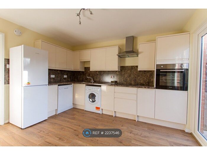 3 Bedroom Terraced House To Rent In North Road, London, SW19