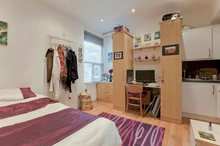 Studio To Rent In Ballards Lane, Finchley Central, London, N3