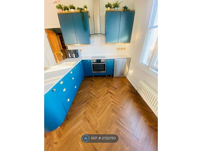 2 Bedroom Flat To Rent In Kings Road, Berkhamsted, HP4