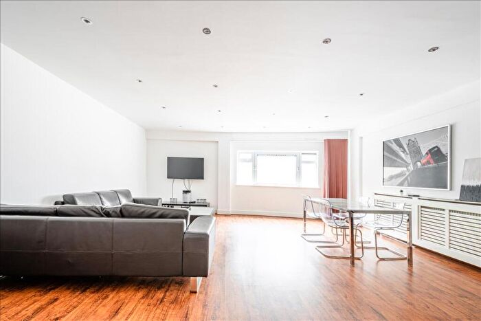 3 Bedroom Apartment For Sale In Hatton Garden, Camden, EC1N