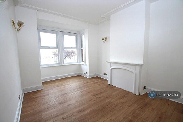 1 Bedroom Flat To Rent In Gillingham Road, Gillingham, ME7