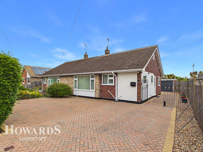 3 Bedroom Semi-Detached Bungalow For Sale In Drakes Heath, Lowestoft, NR32