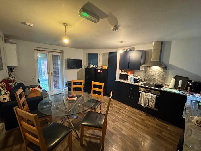 5 Bedroom Semi-Detached House To Rent In Derby Road, Nottingham, Nottinghamshire, NG7