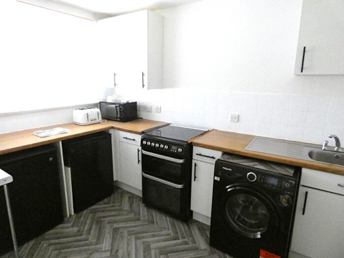 2 Bedroom Flat To Rent In Dunnett House, Vernon Road, Bow, London, E3