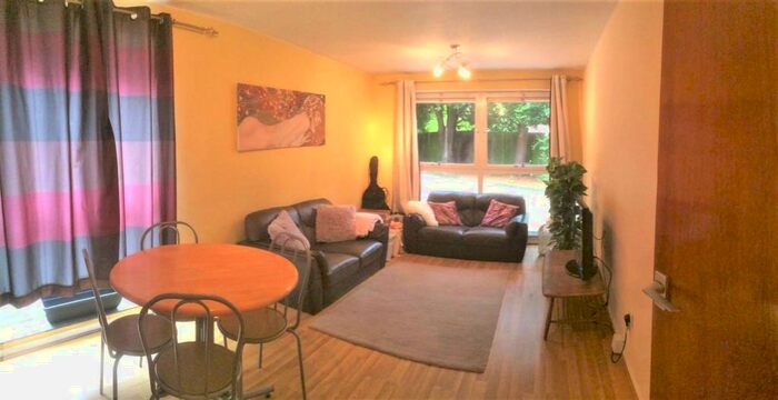 2 Bedroom Flat To Rent In Seymour Close, Selly Oak, Birmingham, B29