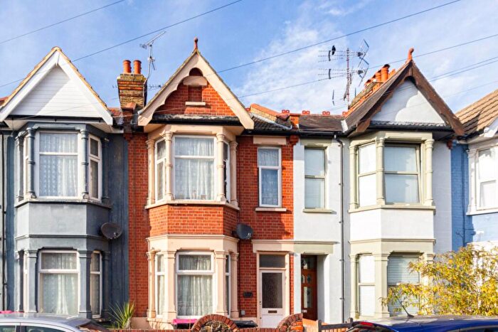 3 Bedroom Terraced House For Sale In Central Avenue, Southend On Sea, SS2