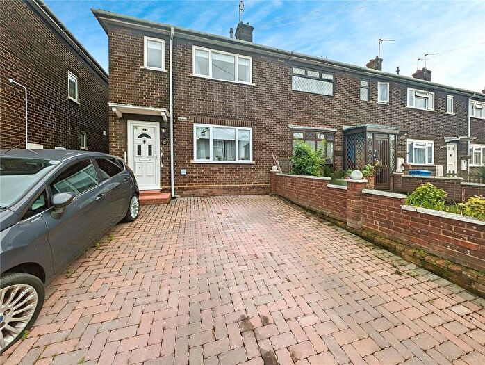 2 Bedroom End Terrace House For Sale In Chalk Road, Queenborough, Kent, ME11