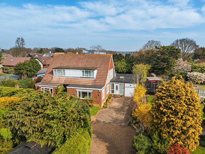 4 Bedroom Semi Detached House For Sale In Heath Road, Bexley, Kent, DA5
