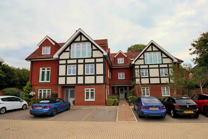 2 Bedroom Flat To Rent In Shoppenhangers Road, Maidenhead, Berkshire, SL6