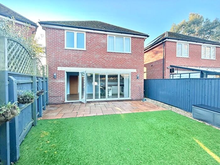 3 Bedroom Property To Rent In The Crescent, Netley Abbey, Southampton, SO31