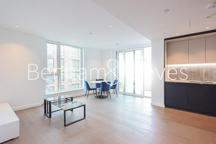 2 Bedroom Apartment To Rent In Phoenix Court, Oval, SE11