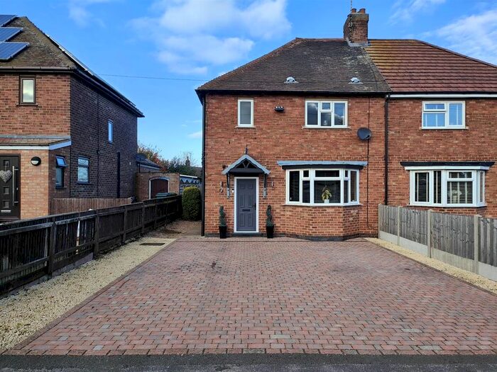 3 Bedroom Semi-Detached House For Sale In Sternthorpe Close, Sutton-On-Trent, Newark, NG23