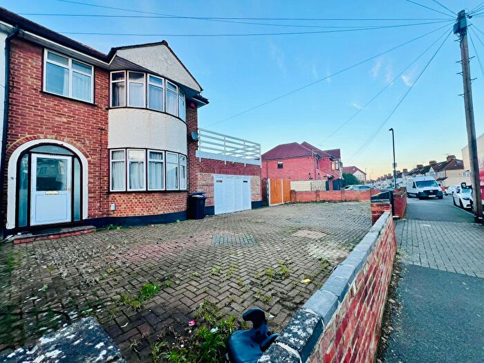 4 Bedroom Semi-Detached House To Rent In Rugby Road, London, NW9