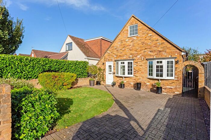 2 Bedroom Bungalow To Rent In York Road, Windsor, SL4