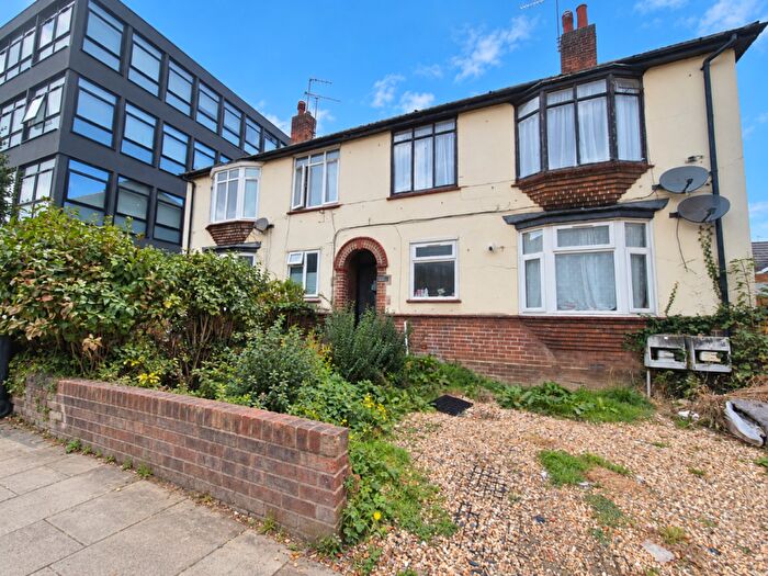 2 Bedroom Apartment For Sale In Cardiff Road, Luton, Bedfordshire, LU1