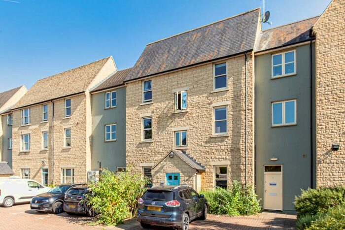 2 Bedroom Apartment To Rent In Mill Walk, Witney, OX28