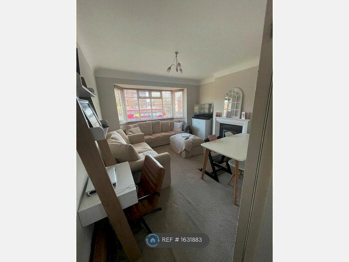 2 Bedroom Flat To Rent In Trinity Road, London, SW18