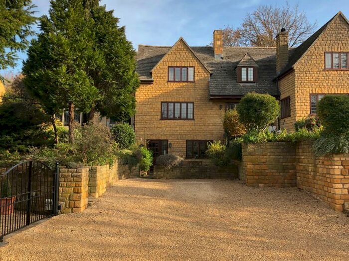 3 Bedroom Terraced House To Rent In Orchard Bank, Sheep Street, GL55