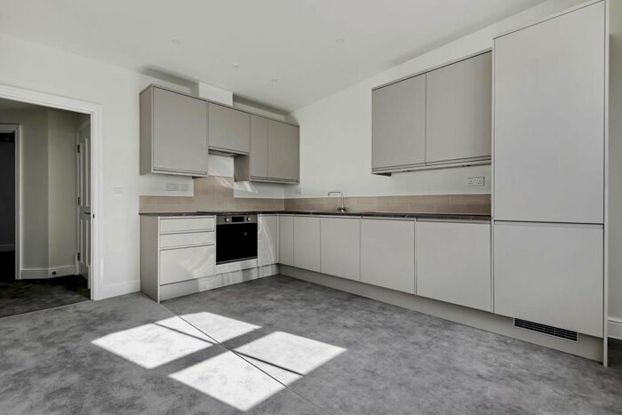 2 Bedroom Flat To Rent In Linden Gardens, Notting Hill, W2