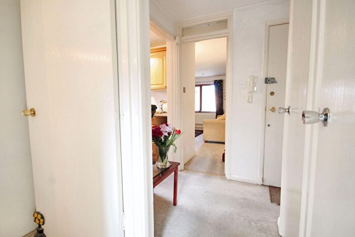 1 Bedroom Flat For Sale In Peerless Drive, Harefield, Uxbridge, UB9