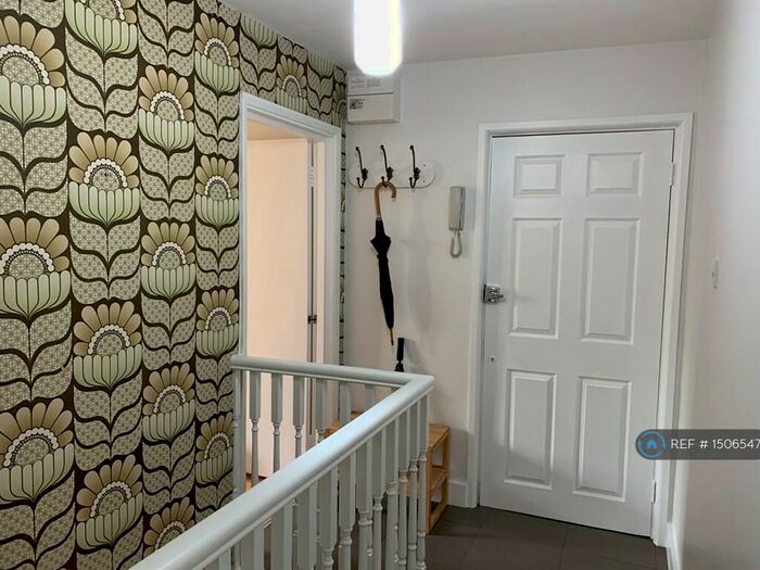 2 Bedroom Maisonette To Rent In Queensbridge Road, London, E8