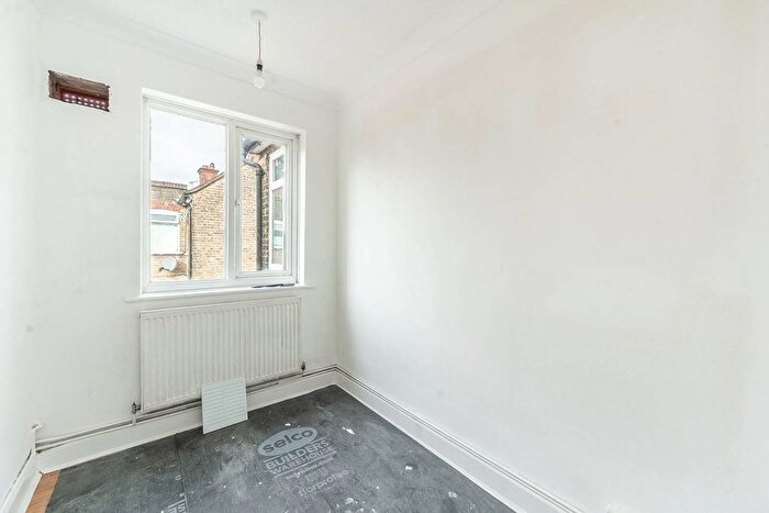 2 Bedroom Maisonette To Rent In Christchurch Avenue, Harrow, HA3