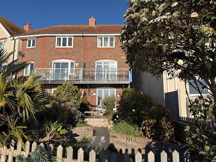 3 Bedroom End Of Terrace House To Rent In Mariners Quay, Littlehampton, BN17