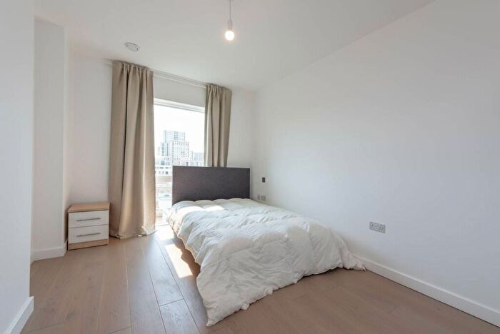 3 Bedroom Flat To Rent In Thonrey Close, Colindale, London, NW9