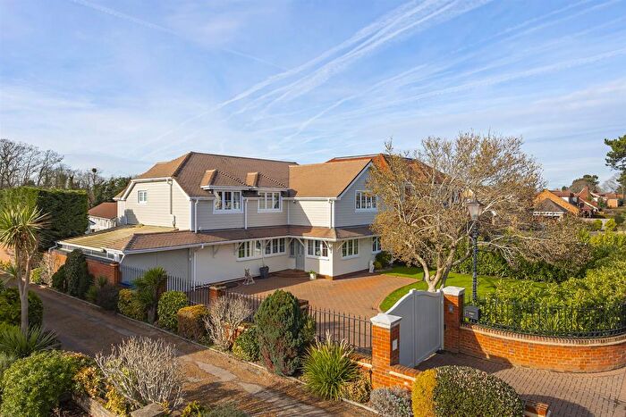5 Bedroom Detached House For Sale In Welley Road, Wraysbury, TW19
