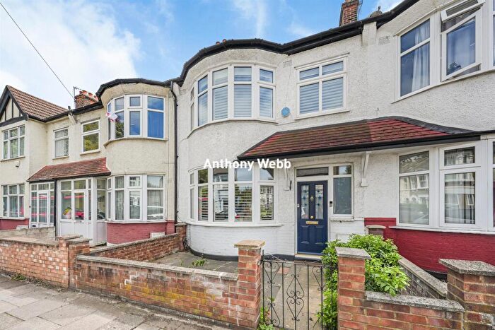 3 Bedroom Terraced House For Sale In Lincoln Road, Enfield, EN1
