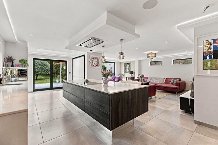 5 Bedroom Detached House For Sale In Norrels Drive, East Horsley, KT24
