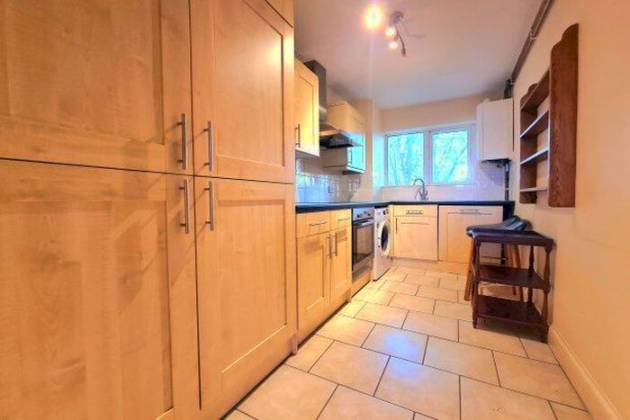 2 Bedroom Flat To Rent In Apollo Avenue, Bromley, BR1