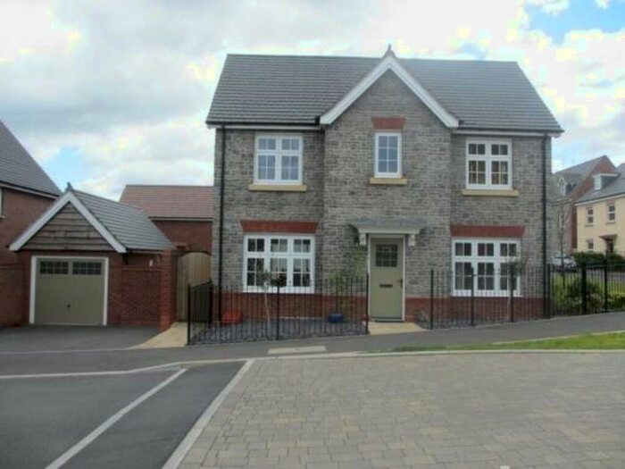 4 Bedroom Detached House To Rent In Swallowfield Drive, Cwm Calon, CF82