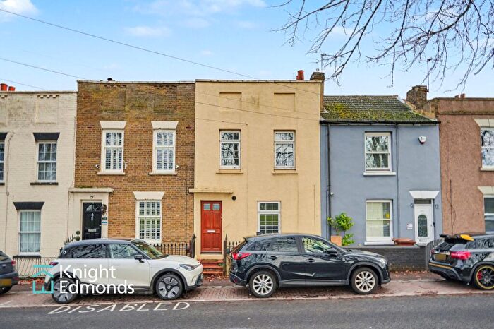 4 Bedroom Terraced House For Sale In Marlborough Road, Gillingham, ME7