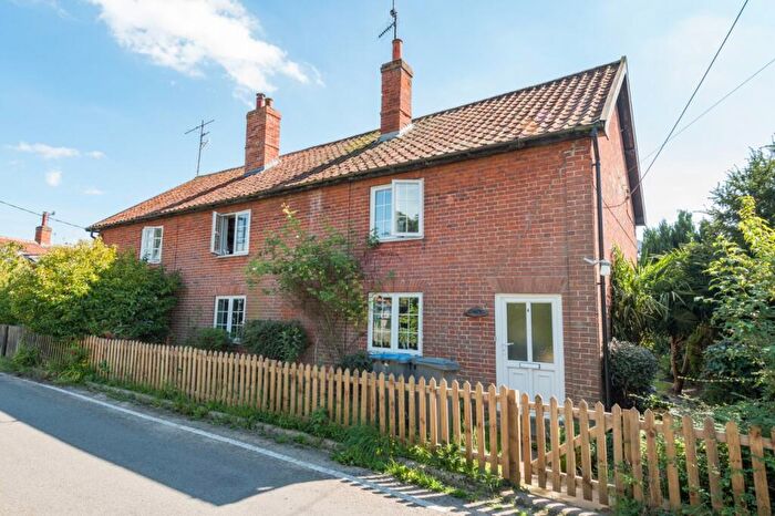 4 Bedroom Semi-Detached House For Sale In Church Road, Little Glemham, Woodbridge, Suffolk, IP13