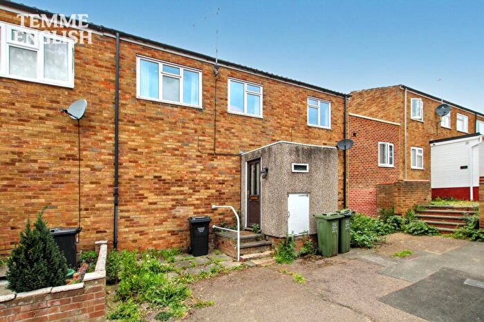 3 Bedroom Terraced House For Sale In Gordons, Basildon, SS13