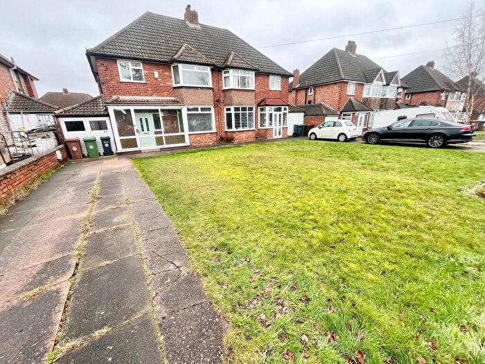 3 Bedroom Semi Detached House To Rent In Farnworth Grove, Birmingham, B36