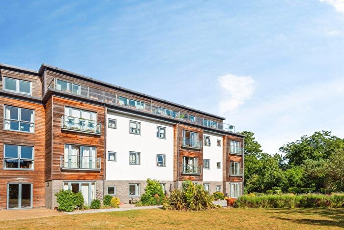 2 Bedroom Flat For Sale In Buttercross Lane, Witney, OX28