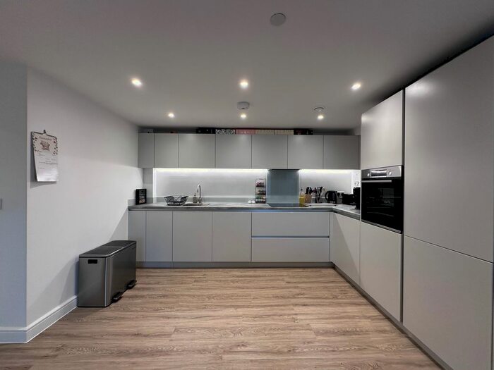 2 Bedroom Flat To Rent In Kings Road, Brentwood, CM14