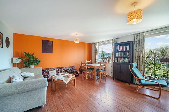 2 Bedroom Flat For Sale In - New Mart Gardens, Edinburgh, EH14