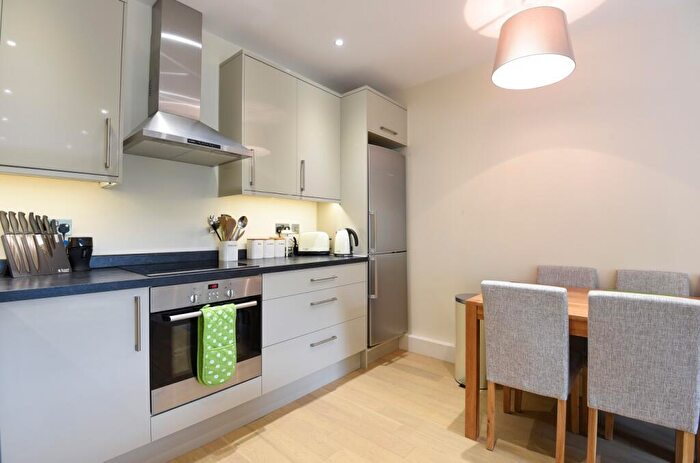 1 Bedroom Flat To Rent In Sundial Court, Barnsbury Lane, Tolworth, KT5