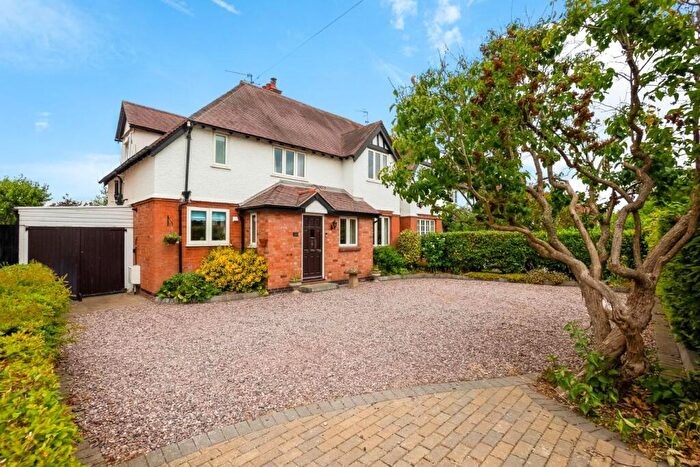 3 Bedroom Semi Detached House For Sale In Hathaway Lane, Stratford-upon-Avon, CV37