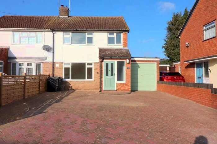 3 Bedroom Semi-Detached House To Rent In Bosmore Road, Luton, Bedfordshire, LU3