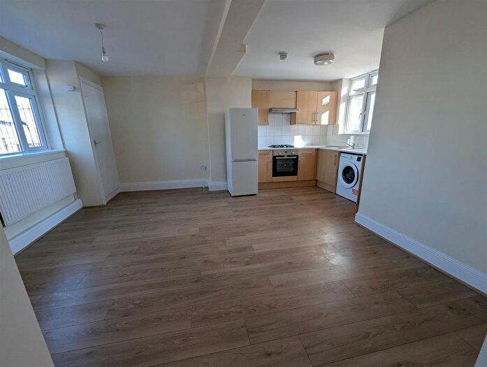 2 Bedroom Property To Rent In High Road, Leyton, London, E10