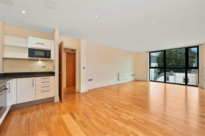 1 Bedroom Apartment To Rent In Trafalgar Point, Haggerston, N1