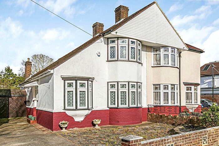 3 Bedroom Semi Detached House For Sale In Waverley Avenue, Twickenham, TW2